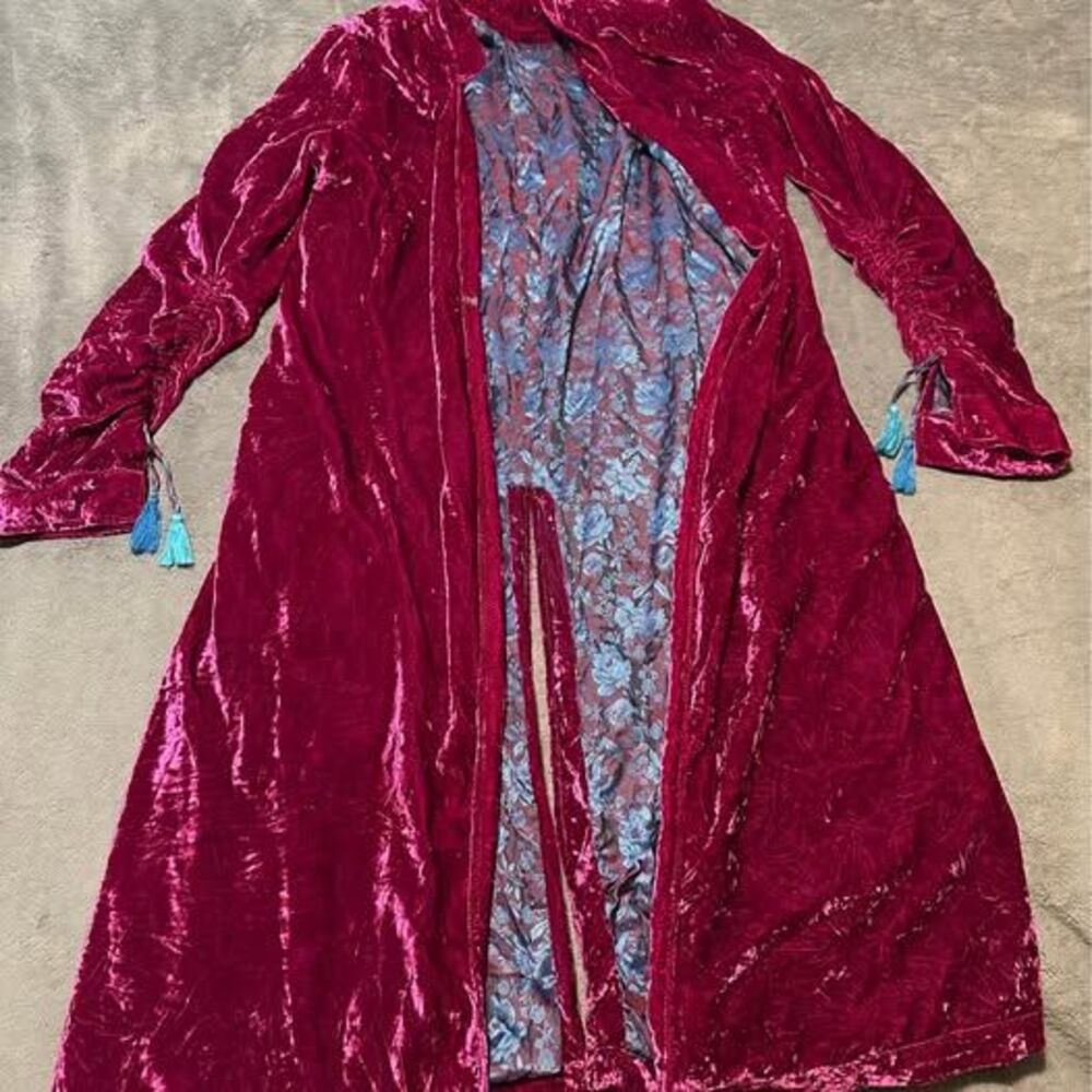 Free People Luxurious Velvet Dahlia Duster Adjustable Sleeve Tassel Pulls